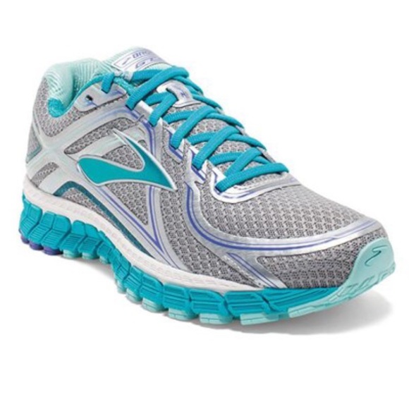 brooks extra wide womens sneakers